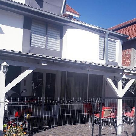 Apartmani Ni エクステリア 写真