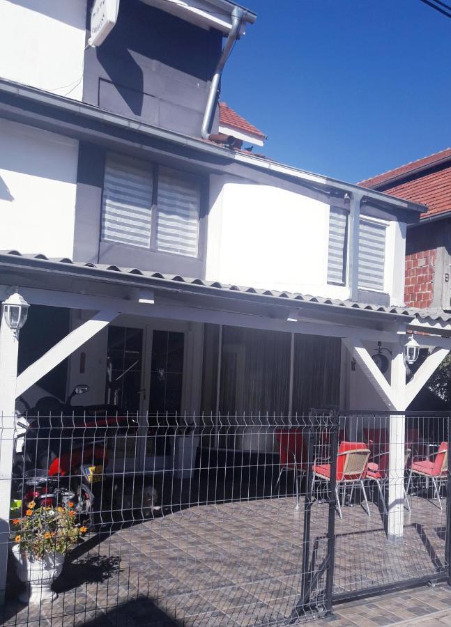 Apartmani Ni エクステリア 写真